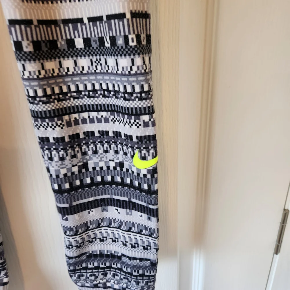 Nike Black and White Patterned Leggings